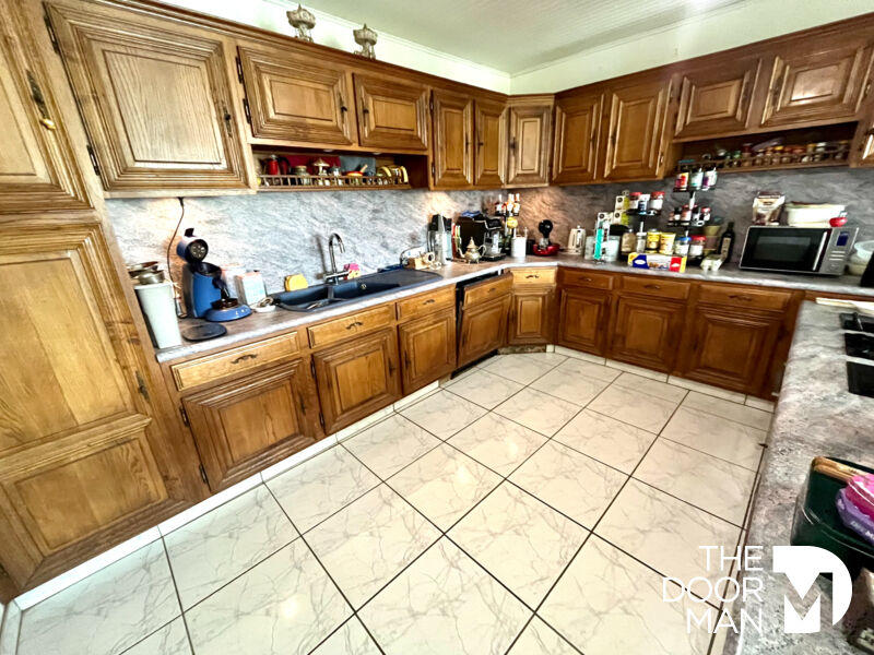 Maison - 202 m² - 8 pièces