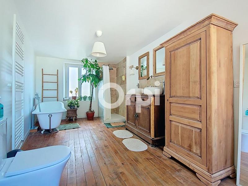 Maison - 198 m² - 5 pièces