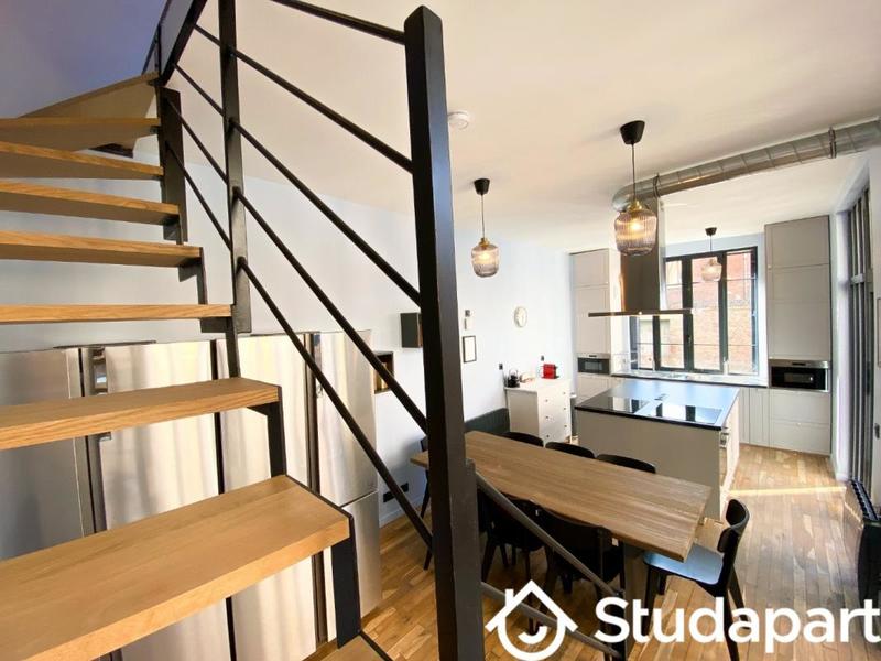 Chambre - 300 m² - 1 pièce