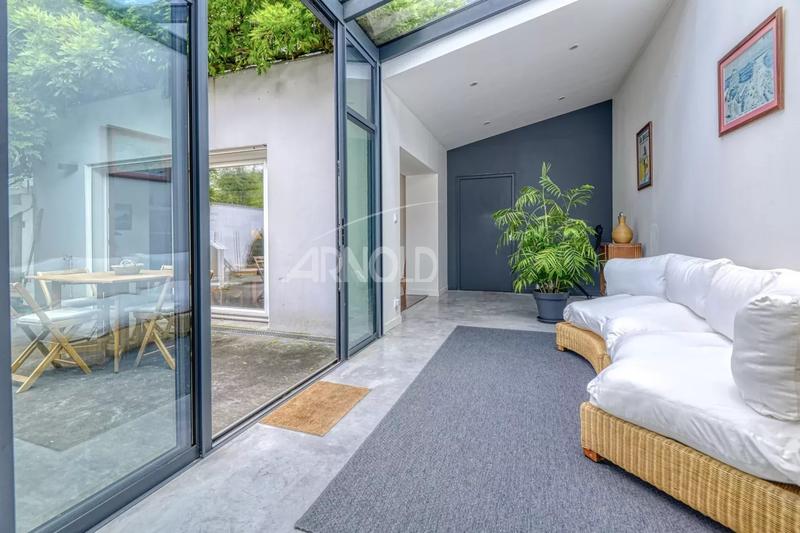 Maison - 204 m² - 8 pièces