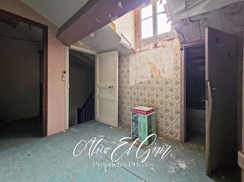 Immeuble - 90 m² - 5 pièces