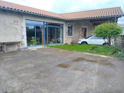 Maison - 220 m² - 7 pièces