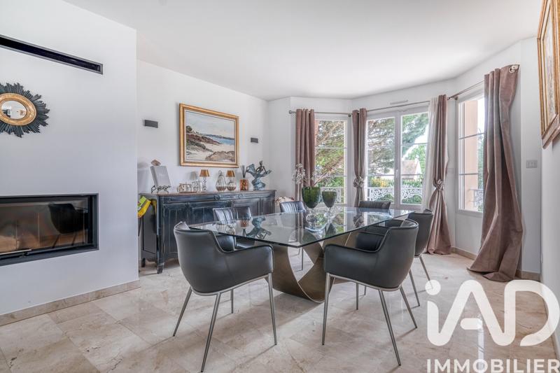 Maison - 300 m² - 7 pièces