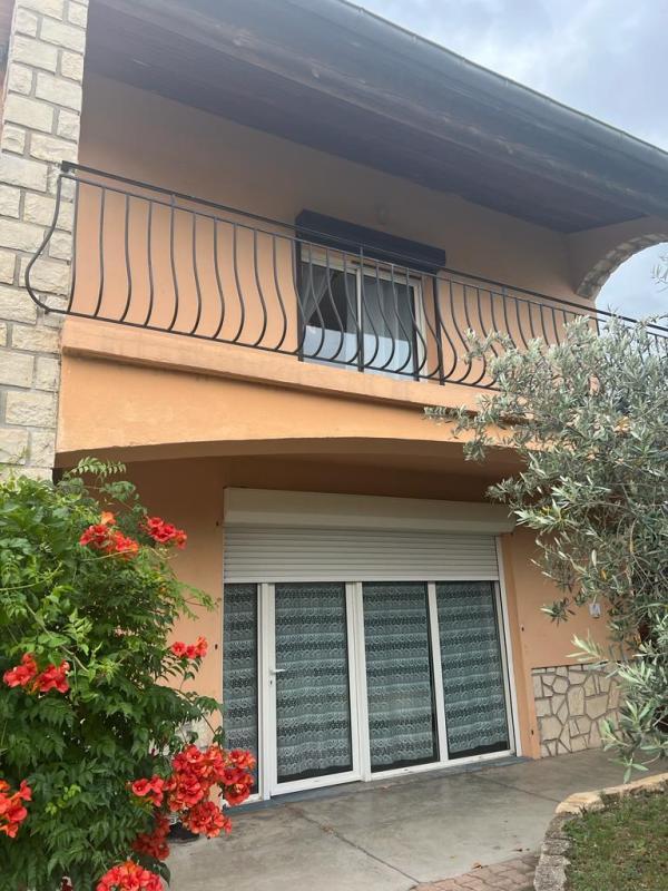 Maison - 423 m² - 12 pièces