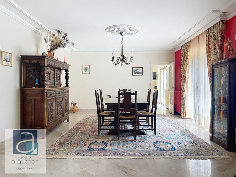 Maison - 290 m² - 10 pièces