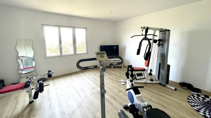 Maison - 232 m² - 6 pièces