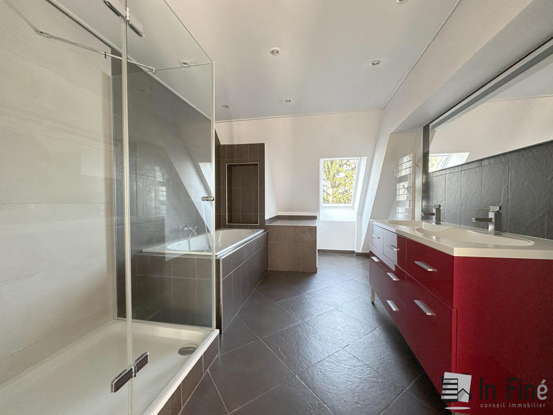 Appartement - 155 m² - 6 pièces