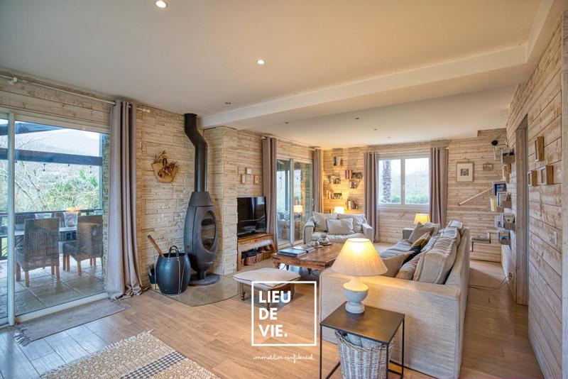 Maison ancienne - 210 m² - 8 pièces