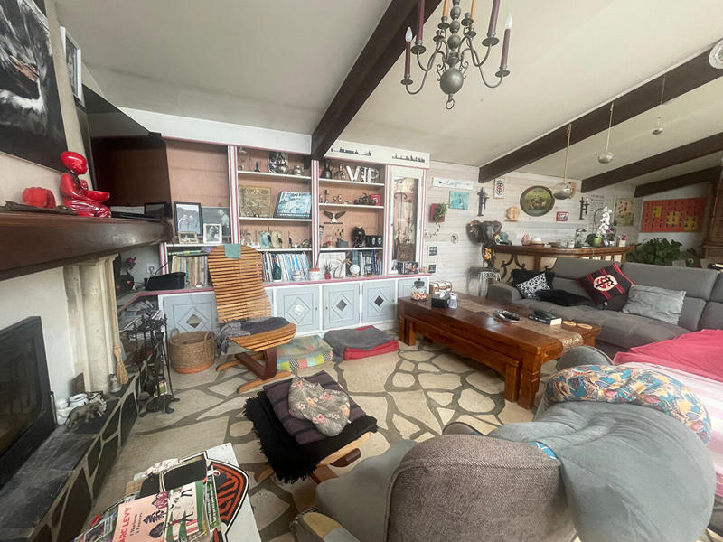 Maison - 233 m² - 9 pièces