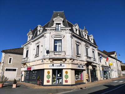 Maison - 300 m² - 10 pièces