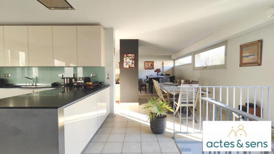 Maison - 215 m² - 10 pièces