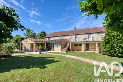 Maison - 345 m² - 10 pièces