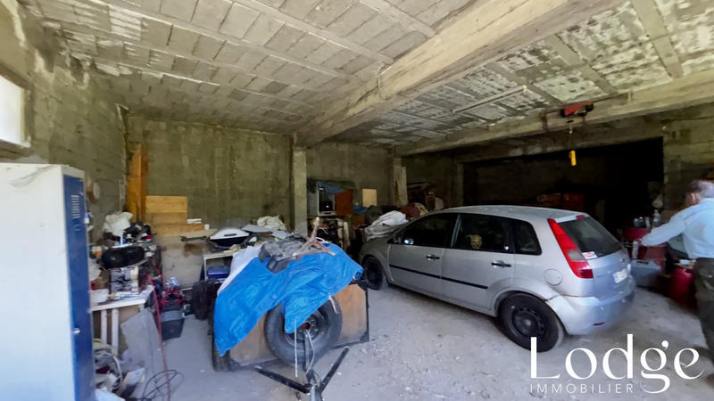 Maison - 400 m² - 26 pièces