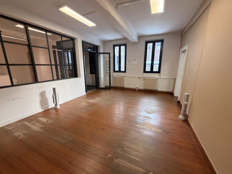 Bureau - 81 m² - 2 pièces