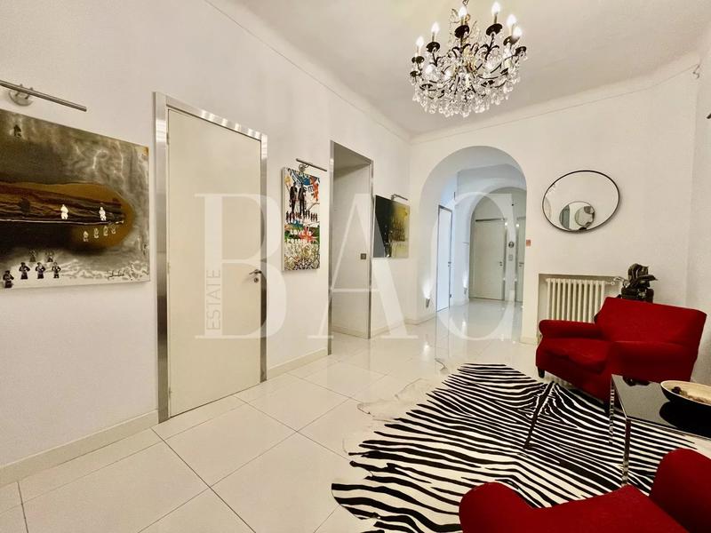 Appartement - 230 m² - 6 pièces