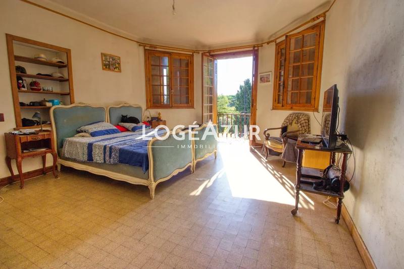 Maison - 210 m² - 8 pièces