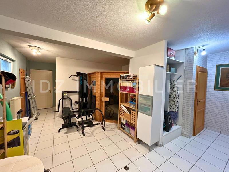 Villa - 221 m² - 6 pièces