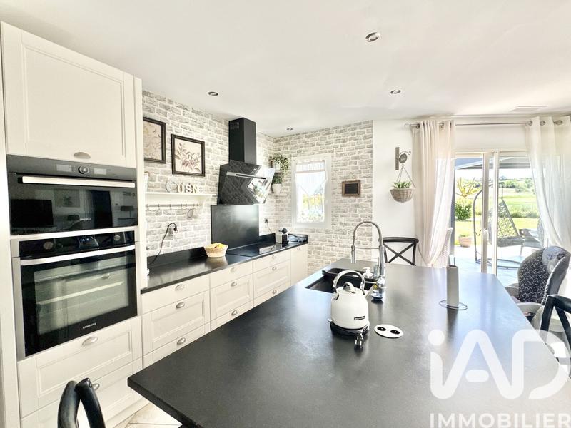 Maison - 241 m² - 8 pièces