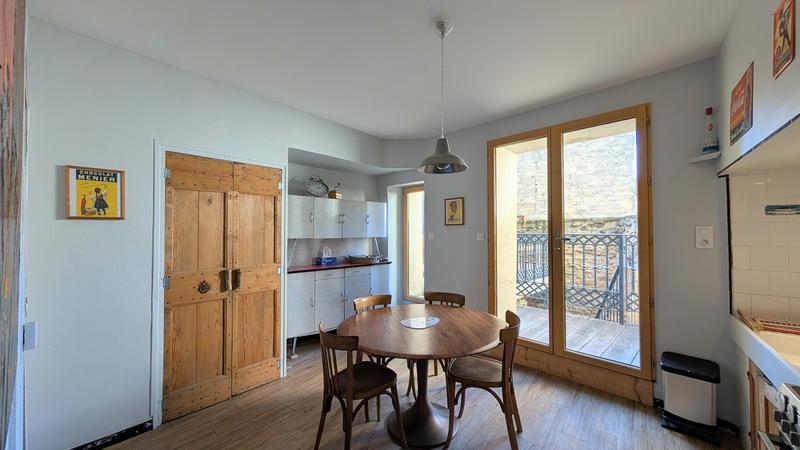 Maison - 148 m² - 9 pièces