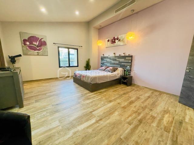 Maison - 257 m² - 9 pièces