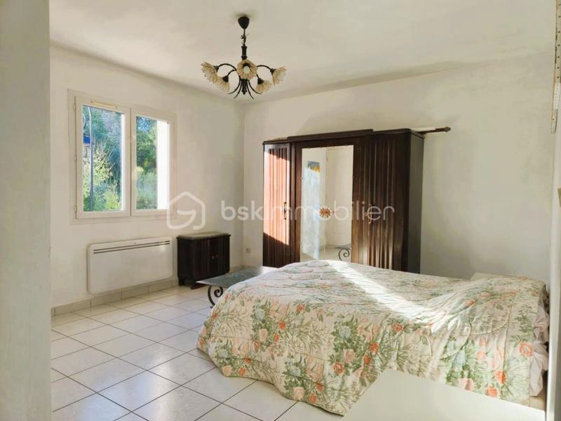 Maison traditionnelle - 235 m² - 8 pièces