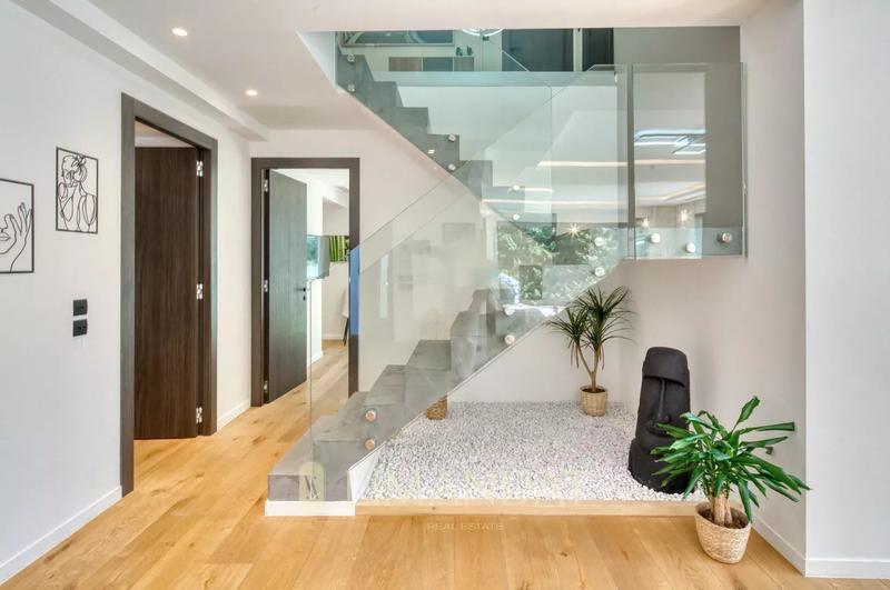 Villa - 260 m² - 8 pièces