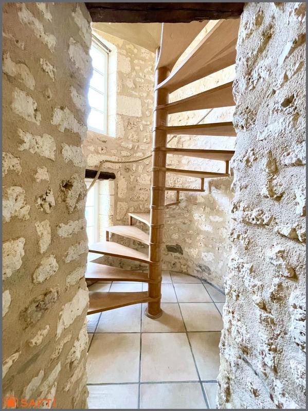 Maison - 294 m² - 9 pièces