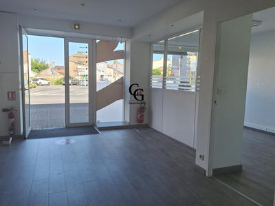 Local commercial - 81 m² - 4 pièces