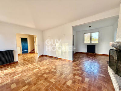 Maison - 213 m² - 8 pièces