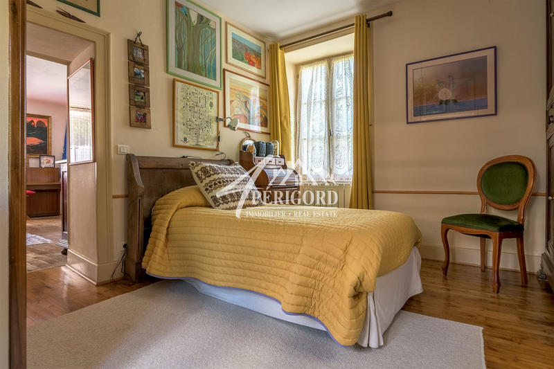 Maison - 227 m² - 14 pièces