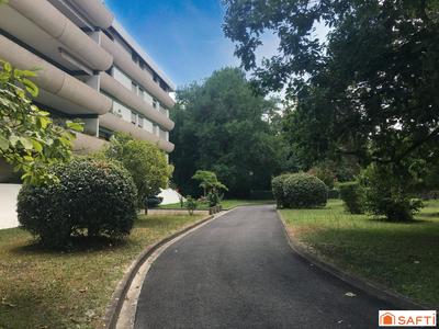 Appartement - 99 m² - 4 pièces