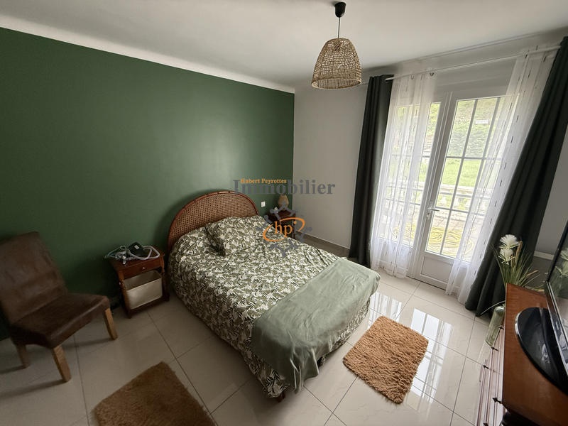 Maison - 210 m² - 6 pièces