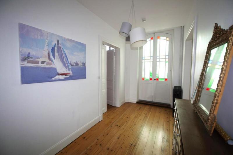 Demeure - 300 m² - 9 pièces