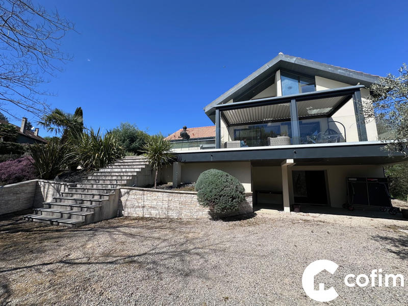 Maison contemporaine - 279 m² - 12 pièces