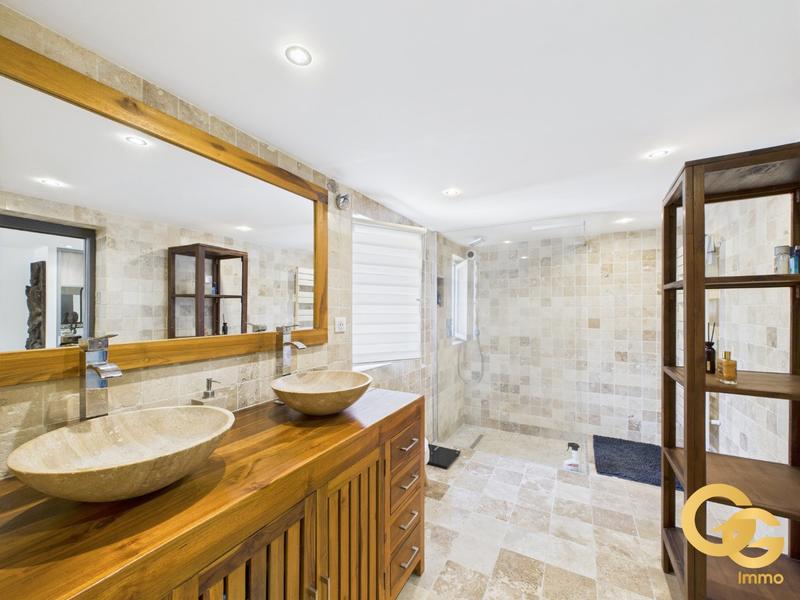 Maison - 194 m² - 7 pièces