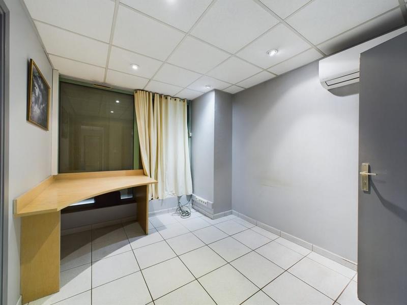 Local d'activité / Entrepôt - 254 m²