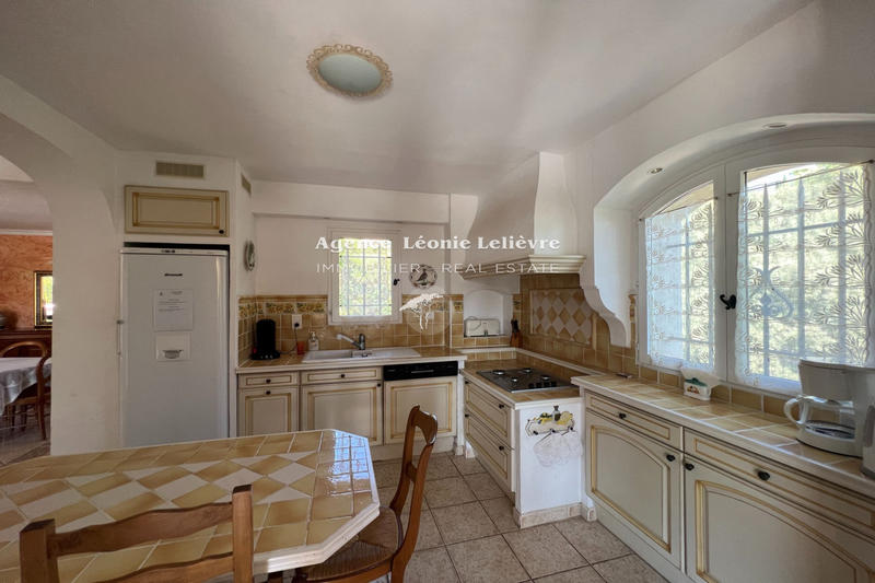 Maison - 220 m² - 6 pièces