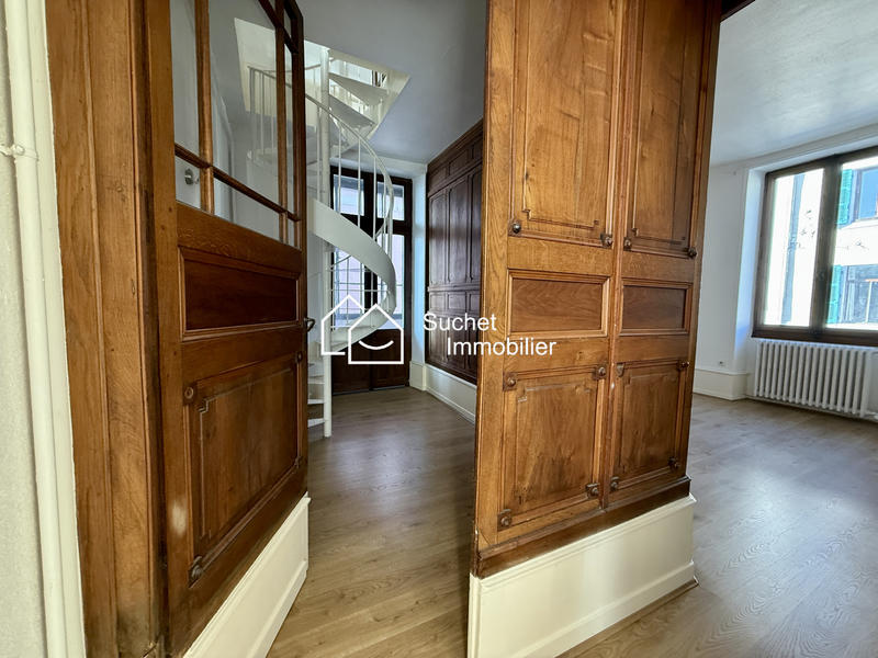 Appartement - 125 m² - 6 pièces