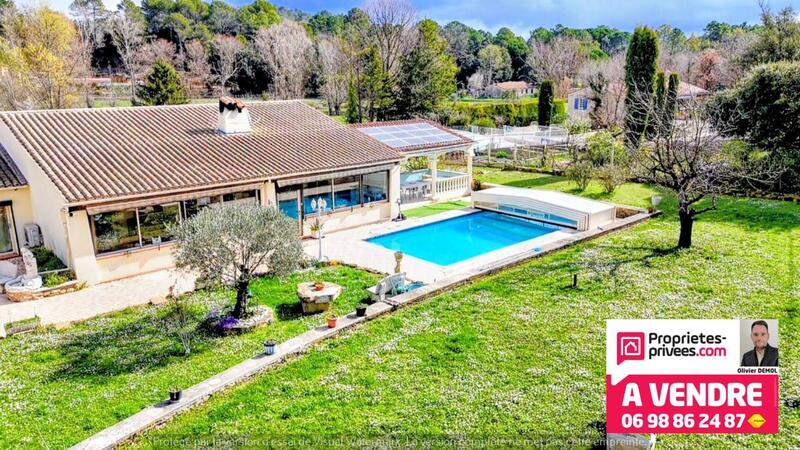 Maison - 220 m² - 8 pièces