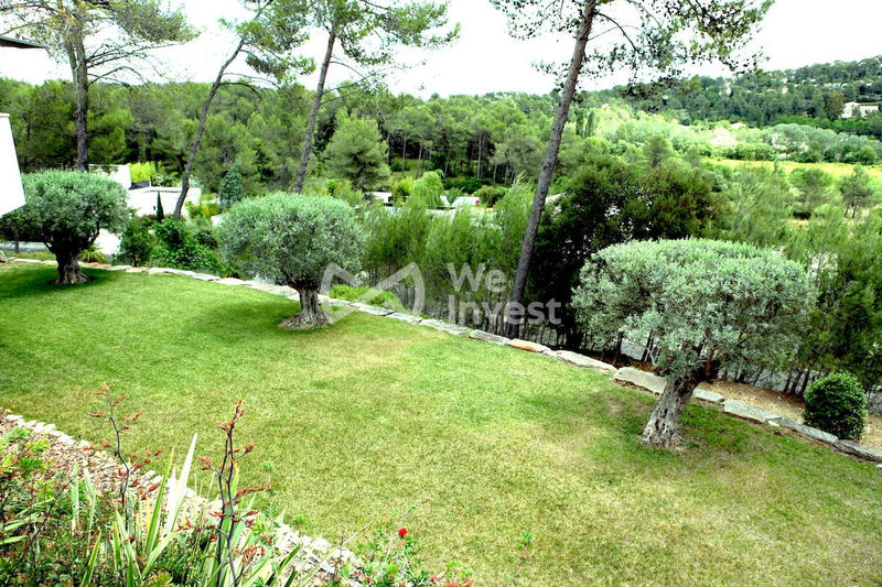 Maison contemporaine - 394 m² - 11 pièces