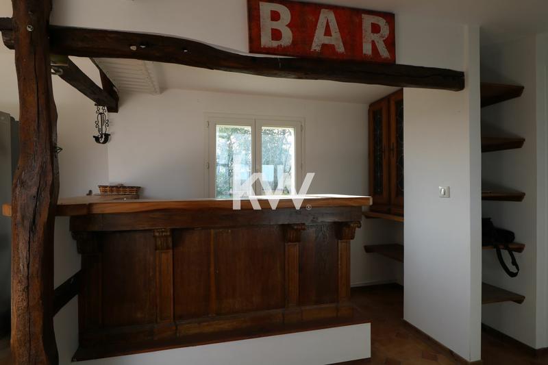 Maison - 230 m² - 6 pièces