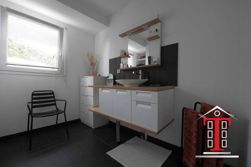 Maison - 202 m² - 8 pièces