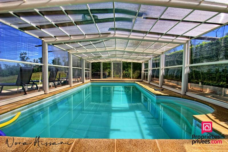 Demeure - 1 000 m² - 15 pièces