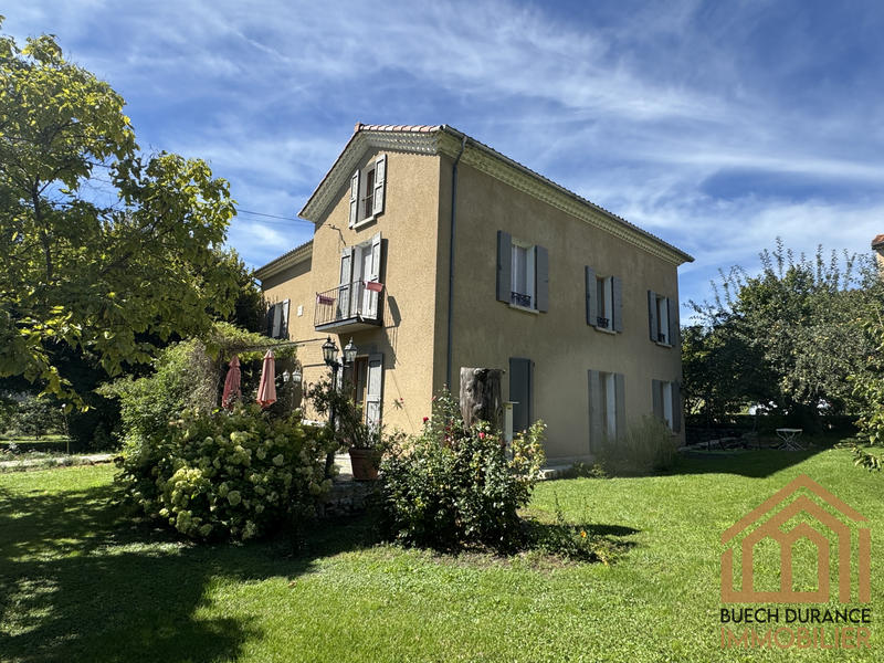 Maison - 245 m² - 12 pièces