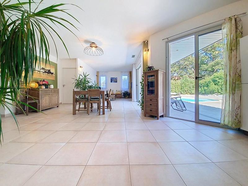 Maison - 104 m² - 4 pièces