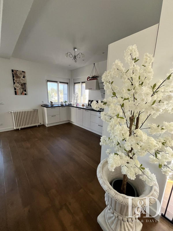 Maison contemporaine - 213 m² - 8 pièces