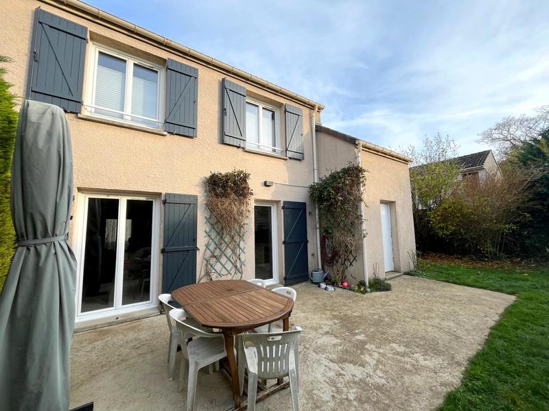 Maison traditionnelle - 102 m² - 6 pièces