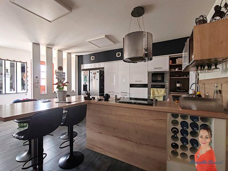 Maison - 248 m² - 9 pièces