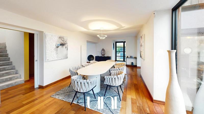 Maison - 210 m² - 6 pièces