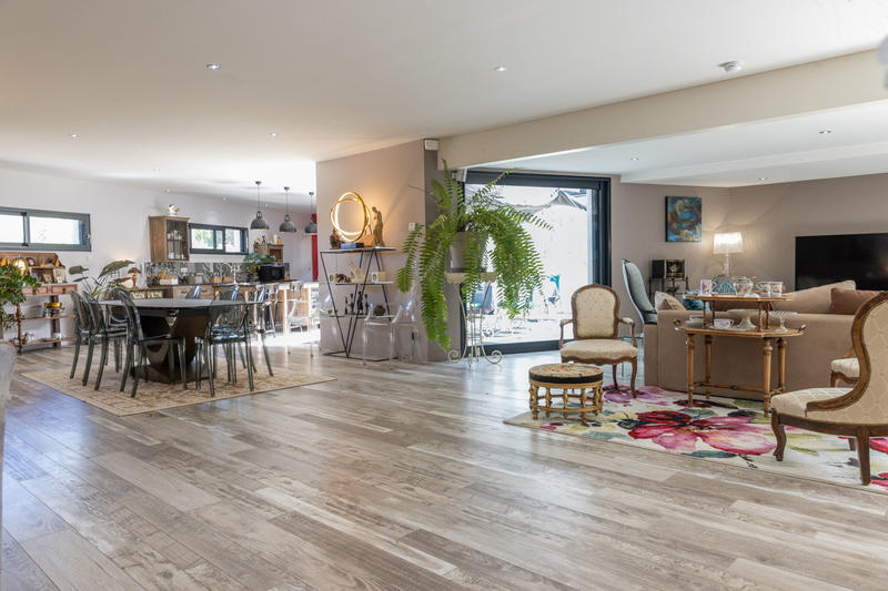 Maison - 212 m² - 6 pièces